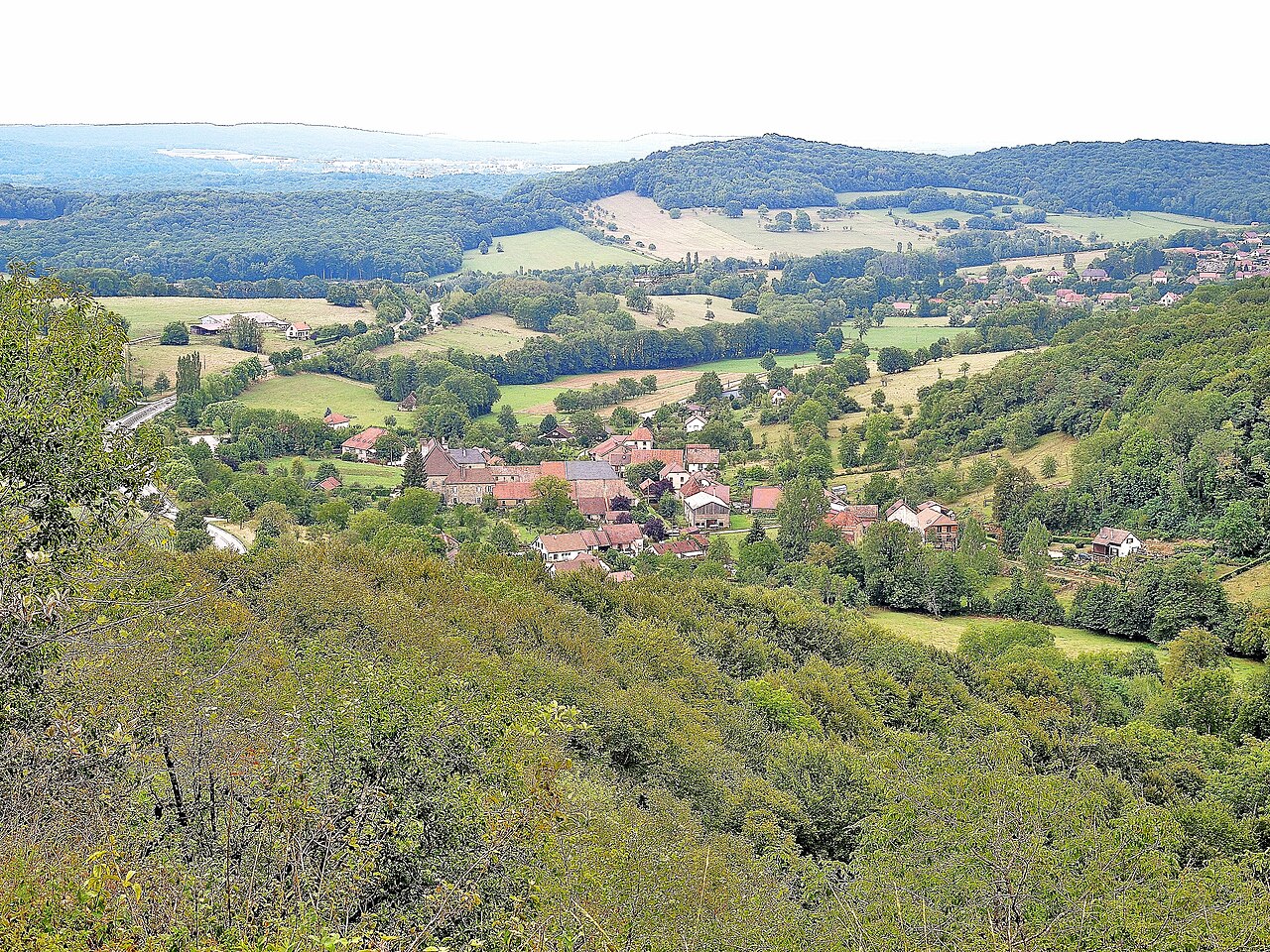 Gondenans les Moulins vu depuis le belvédère de la grotte aux ours